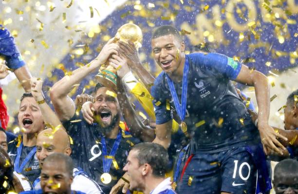 场比赛的首 场比赛的首